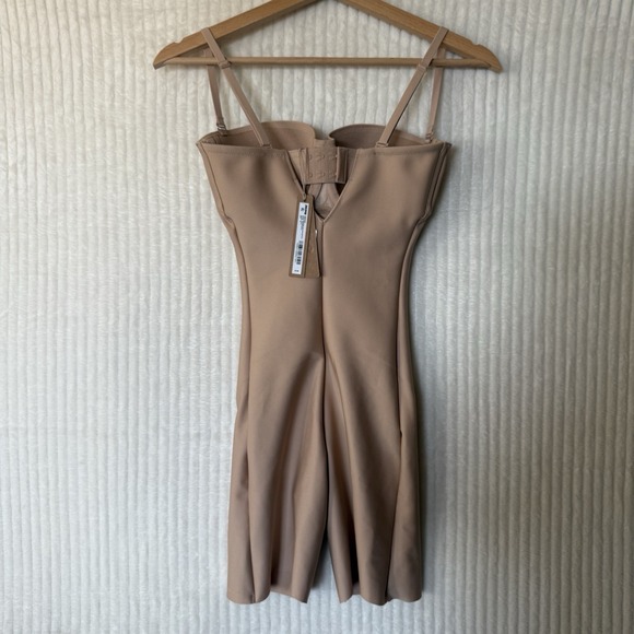 SKIMS Body Zoned Underwire Mid Thigh Bodysuit Size Small Clay NWT $138 - Picture 14 of 14